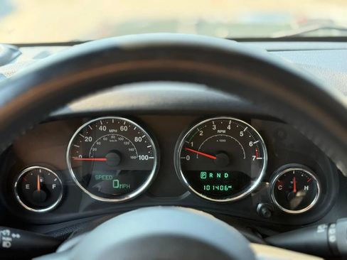 Used 2016 Jeep Wrangler Unlimited Sahara w/ Dual Top Group AWD/4WD image 14