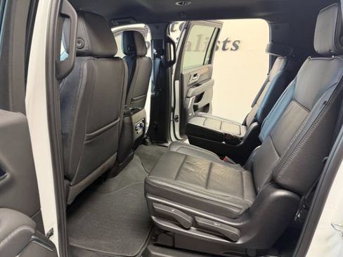 Used 2025 GMC Yukon XL Denali AWD/4WD image 27