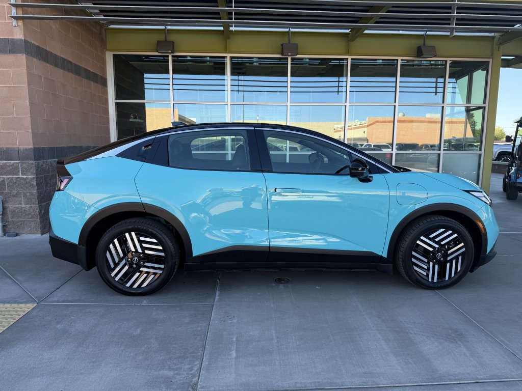 Used 2026 Nissan Leaf SV+ w/ Floor Mat Package (SV+) FWD image 9