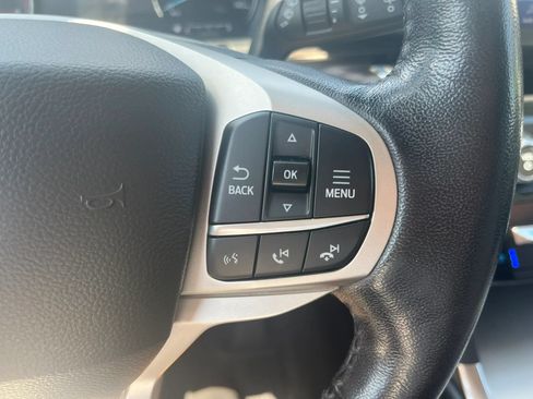 Used 2022 Ford Explorer Limited w/ Equipment Group 301A AWD/4WD image 19