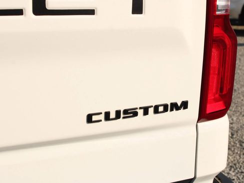 Used 2020 Chevrolet Silverado 1500 Custom w/ Custom Value Package image 11