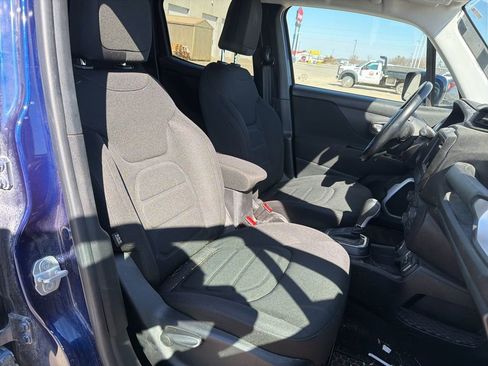 Used 2018 Jeep Renegade Latitude w/ Cold Weather Group image 11