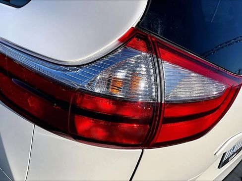 Used 2017 Toyota Sienna XLE image 28