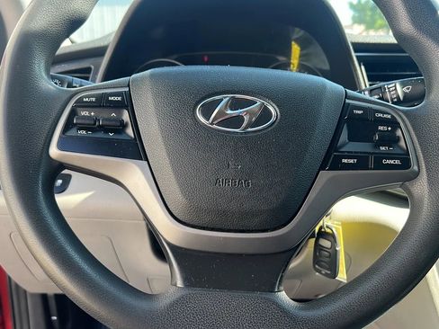 Used 2017 Hyundai Elantra SE image 25