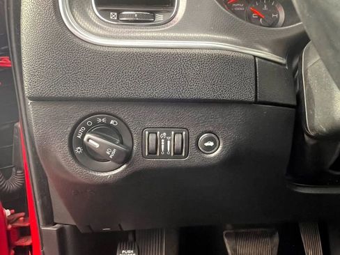 Used 2013 Dodge Charger SXT image 31