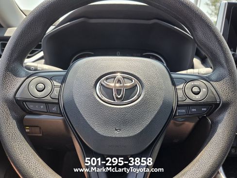 Used 2025 Toyota RAV4 XLE FWD image 20