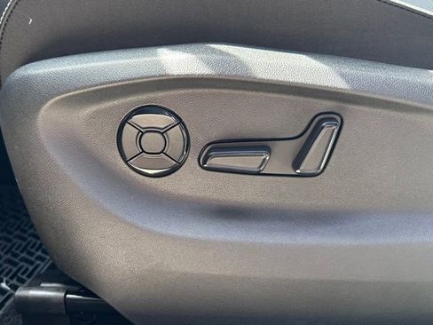 New 2026 Volkswagen Tiguan SE FWD image 19