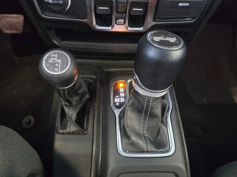 Used 2024 Jeep Wrangler Sport S image 18