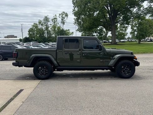 Used 2023 Jeep Gladiator Sport AWD/4WD image 8