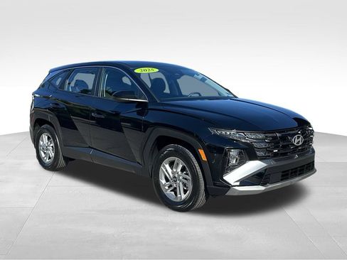 Certified 2025 Hyundai Tucson SE AWD/4WD image 1