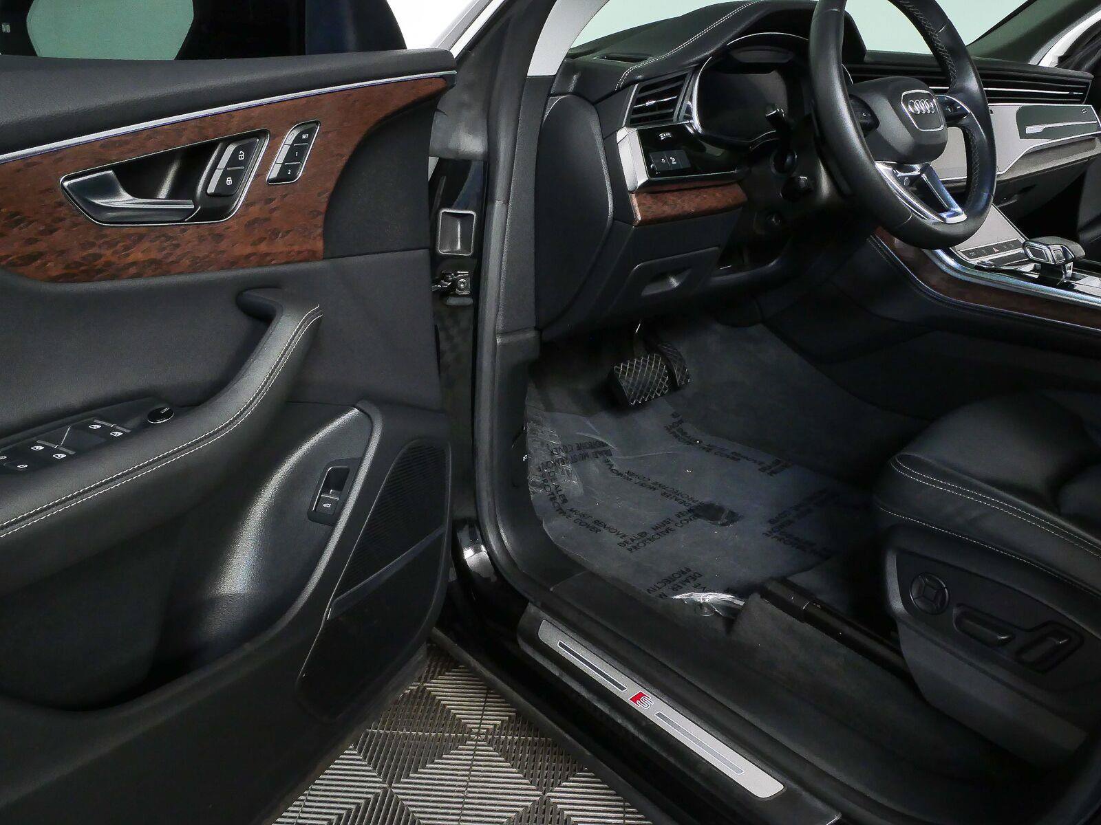 Used 2023 Audi Q8 Premium Plus w/ Premium Plus Package AWD/4WD image 11
