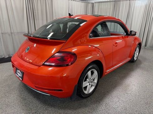 Used 2019 Volkswagen Beetle 2.0T SE FWD image 4