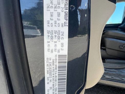 Used 2014 Chrysler Town & Country Touring image 23