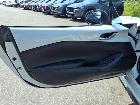 Used 2019 MAZDA MX-5 Miata Club w/ I-ACTIVSENSE Club Package RWD image 12