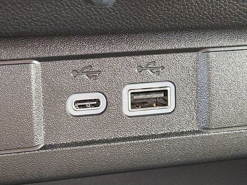 New 2026 GMC Canyon Elevation w/ Convenience Package image 9