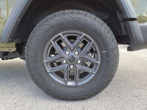 Used 2025 Jeep Wrangler Sport AWD/4WD image 21