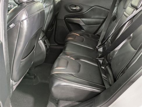 Used 2019 Jeep Cherokee Limited image 26