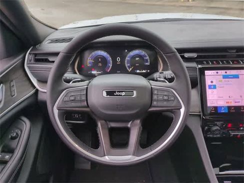 New 2025 Jeep Grand Cherokee Limited image 23