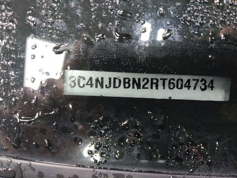 Used 2024 Jeep Compass Latitude image 33