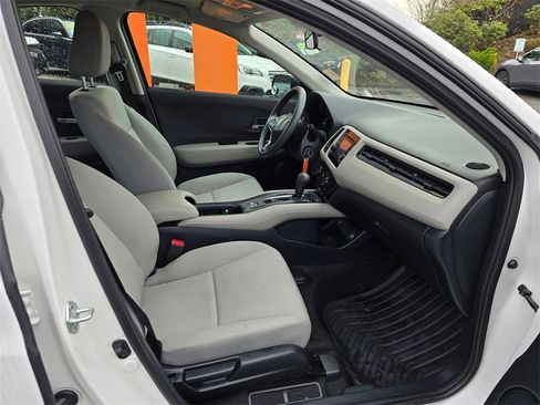 Used 2022 Honda HR-V LX image 11