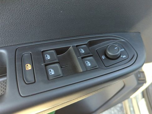 Used 2023 Volkswagen Taos SE image 30