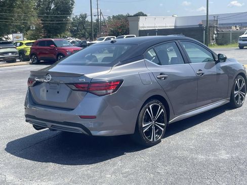Used 2023 Nissan Sentra SR w/ SR Premium Package FWD image 3