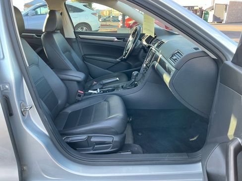 Used 2018 Volkswagen Passat 2.0T SE image 19