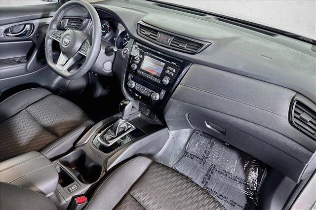 Used 2017 Nissan Rogue SV AWD/4WD image 26
