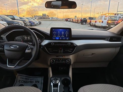 Used 2020 Ford Escape SE image 16