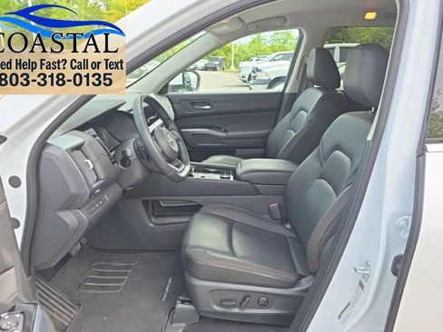 Used 2025 Nissan Pathfinder SL AWD/4WD image 16