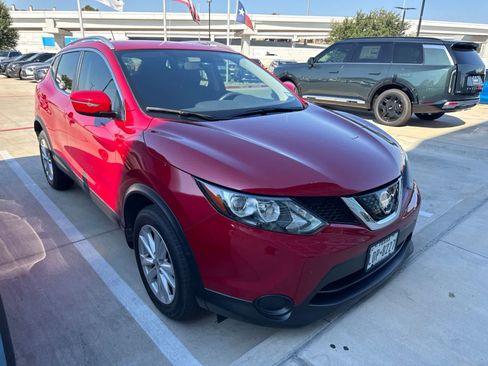 Used 2018 Nissan Rogue Sport SV FWD image 3