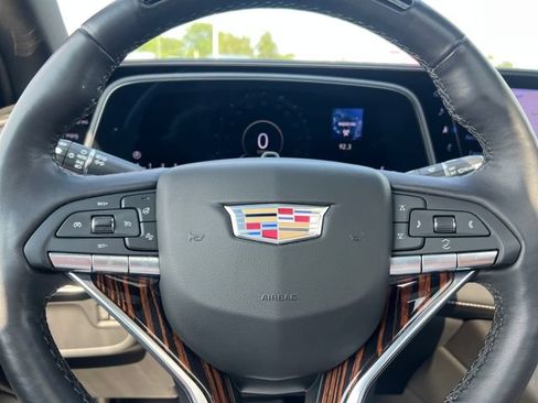 Certified 2022 Cadillac Escalade Premium Luxury AWD/4WD image 35