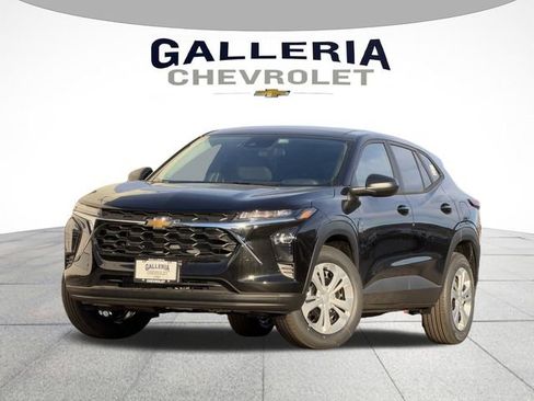 New 2026 Chevrolet Trax LS w/ Driver Confidence Package image 2