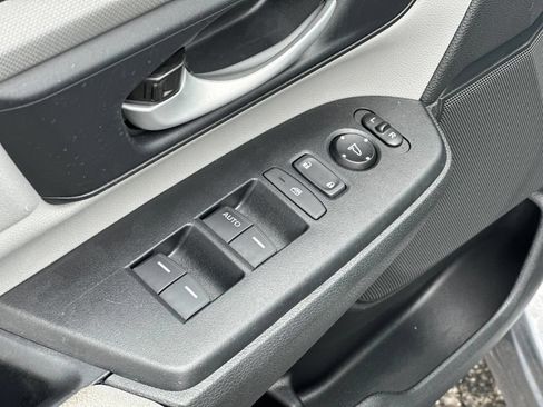 Used 2018 Honda CR-V LX image 15
