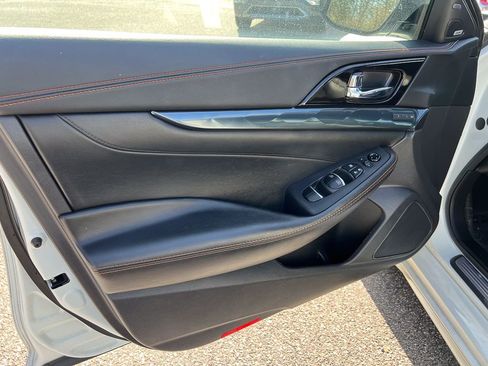 Used 2022 Nissan Maxima SR w/ Sport Mat Group FWD image 11