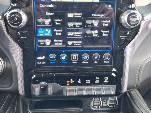 Used 2020 RAM 1500 Limited w/ Black Appearance Package AWD/4WD image 14