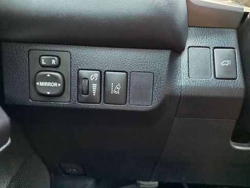 Used 2018 Toyota RAV4 XLE AWD/4WD image 22