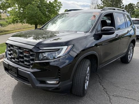 Used 2023 Honda Passport TrailSport image 2