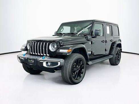 Used 2023 Jeep Wrangler Unlimited Sahara AWD/4WD image 3