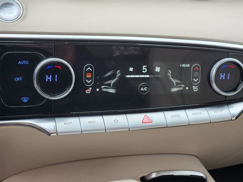 Used 2022 Genesis GV70 2.5T image 22