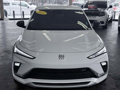 Used 2025 Buick Envista Sport Touring w/ Convenience I Package image 3