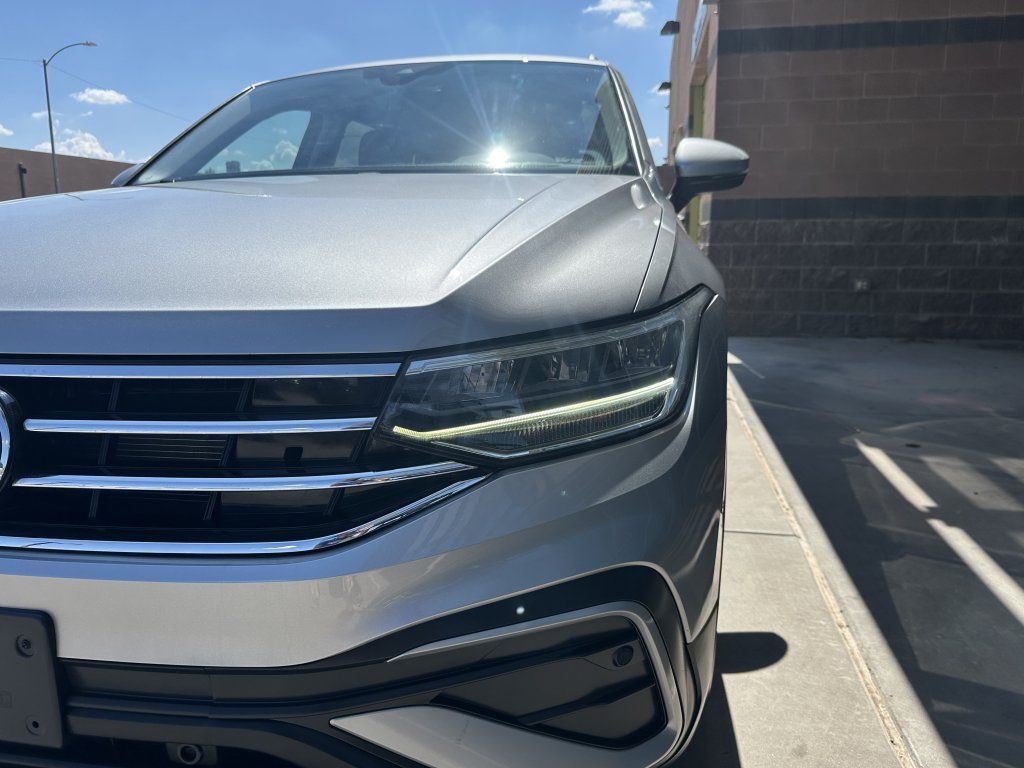 Used 2022 Volkswagen Tiguan SE w/ Panoramic Sunroof Package AWD/4WD image 9
