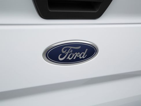 Used 2015 Ford F150 XLT w/ Equipment Group 302A Luxury RWD image 49