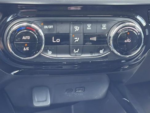 Used 2025 Chevrolet Trax LT w/ LT Convenience Package FWD image 26