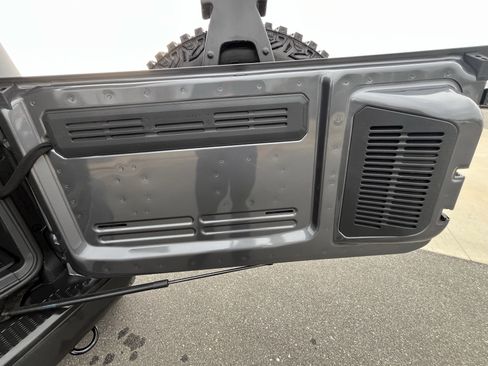 Used 2024 Ford Bronco Badlands image 30