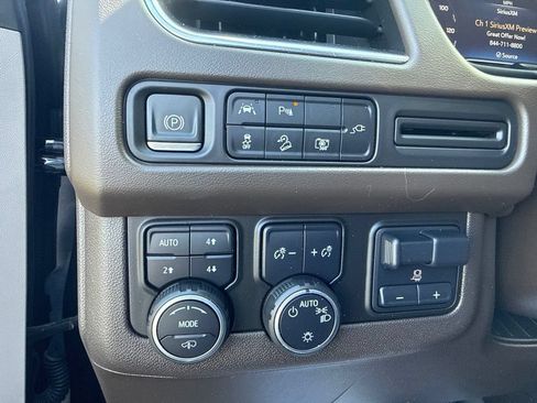 Used 2022 Chevrolet Tahoe Z71 w/ Z71 Off-Road Package AWD/4WD image 21