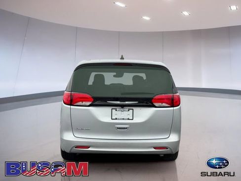 Used 2024 Chrysler Voyager LX FWD image 5