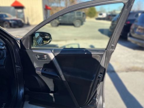 Used 2016 Toyota RAV4 LE AWD/4WD image 23
