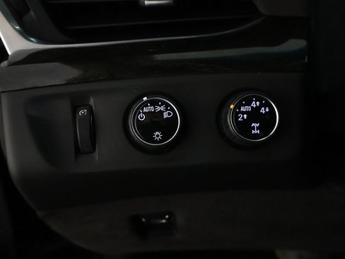 Used 2016 Cadillac Escalade Platinum image 41