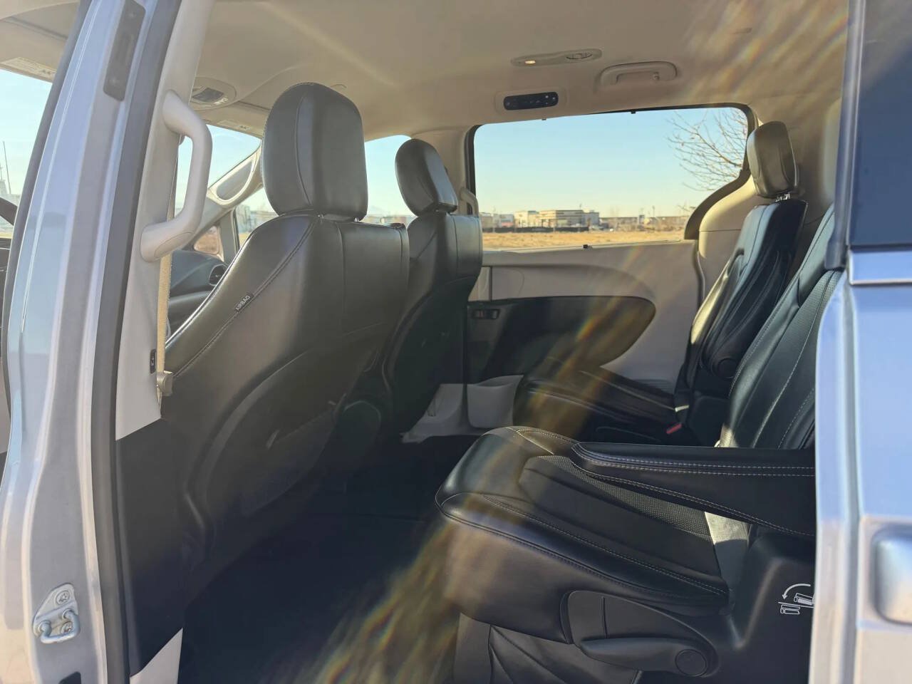 Used 2020 Chrysler Voyager Lxi FWD image 13